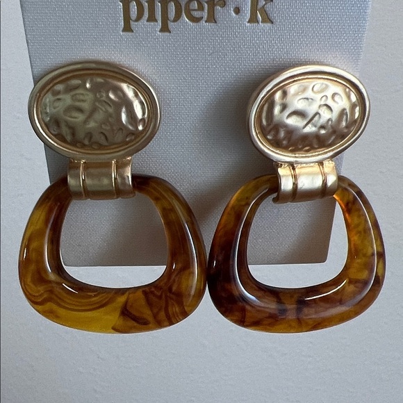 Piper K | Tortoiseshell Earrings - Picture 6 of 6
